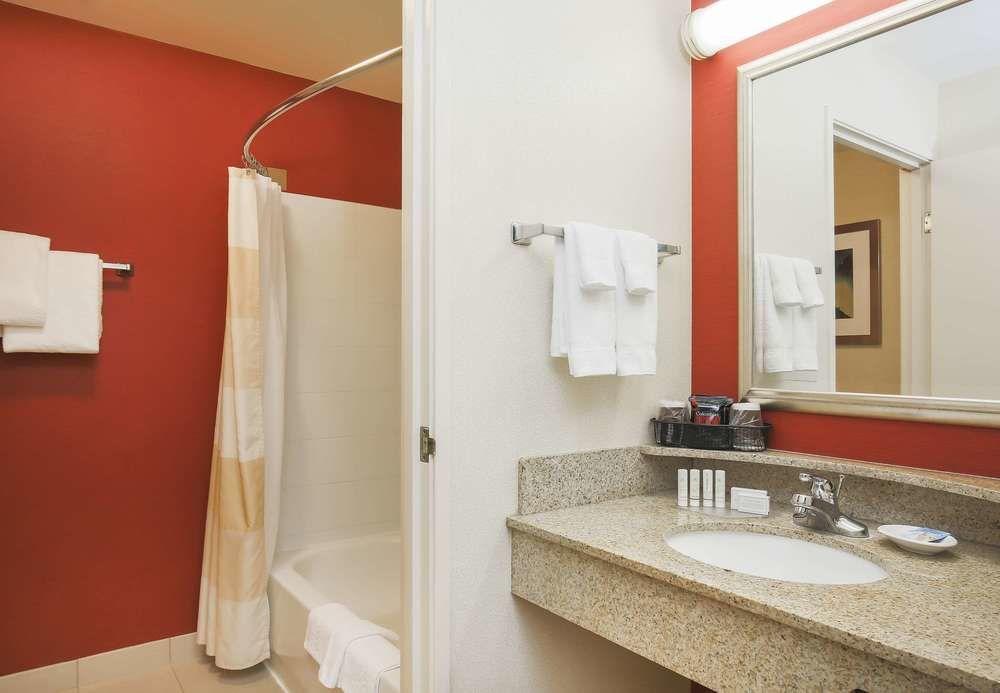 Hotel Courtyard By Marriott Salinas Monterey Exterior foto