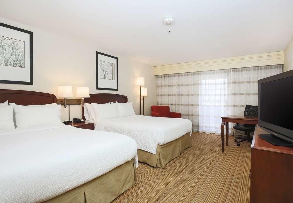 Hotel Courtyard By Marriott Salinas Monterey Exterior foto