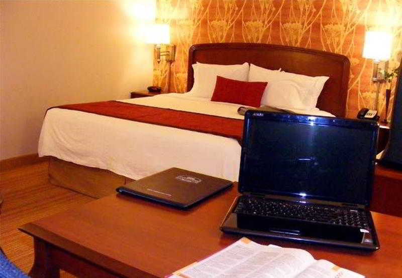 Hotel Courtyard By Marriott Salinas Monterey Habitación foto