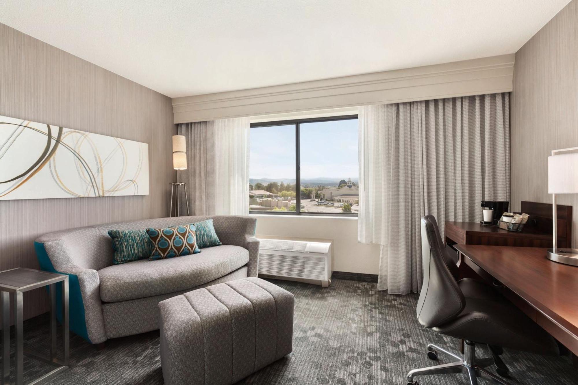 Hotel Courtyard By Marriott Salinas Monterey Exterior foto