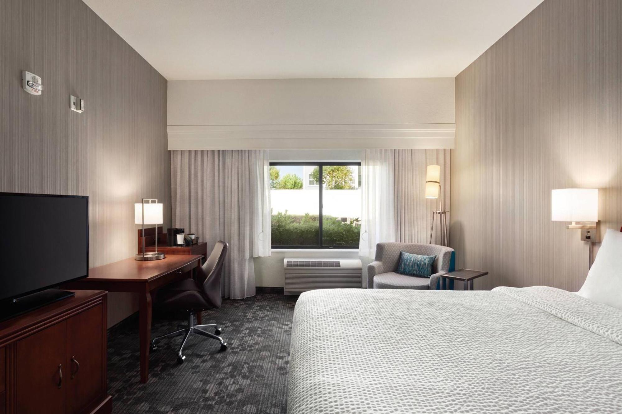 Hotel Courtyard By Marriott Salinas Monterey Exterior foto